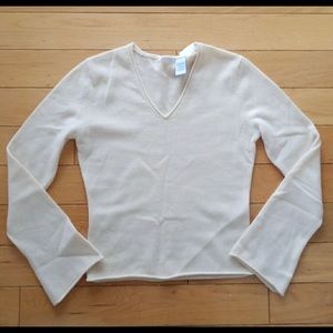 100% Cashmere Cream v-neck sweater size Small